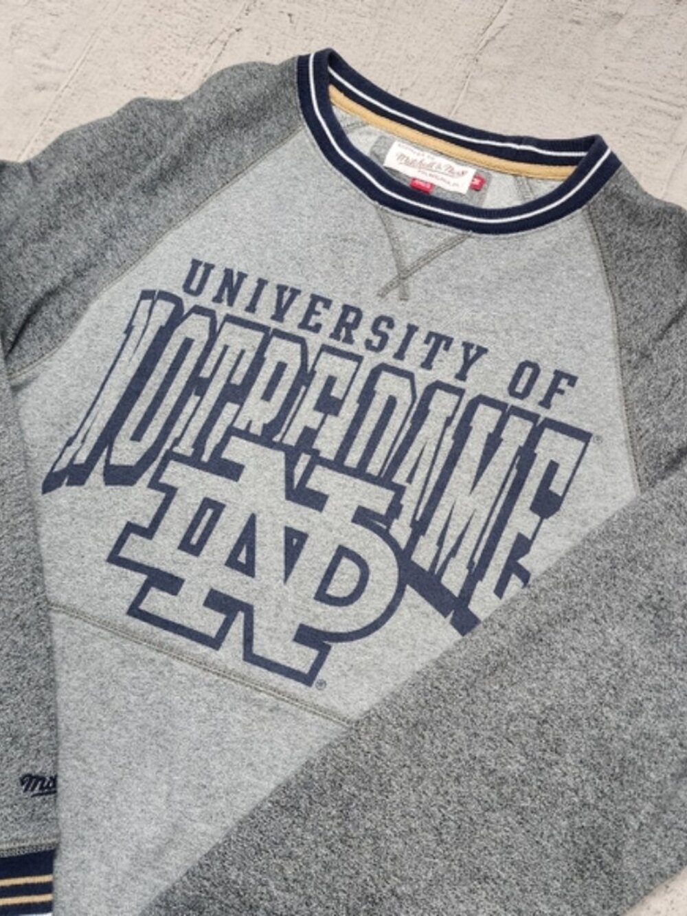 Notre Dame NCAA Mitchell&Ness‎ Size M Gray Men's Long Sleeve Crewneck Sweatshirt - Picture 2 of 9